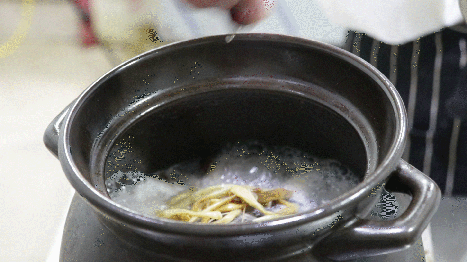 甲鱼汤怎么炖才鲜美无腥味，大厨教你一招，这样炖汤营养又好喝