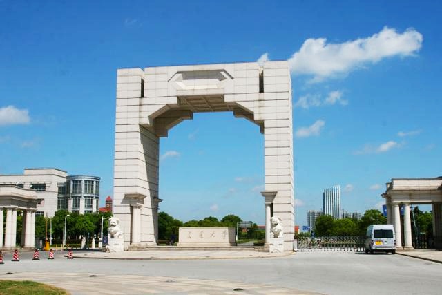 上海交大跌落神坛？“超短裙”招生失效，投档线为556分