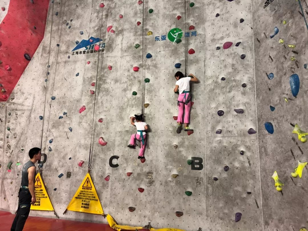 五星体育女主持人张效玮老公(《陪你去探营》第六期花絮放送:室内攀岩