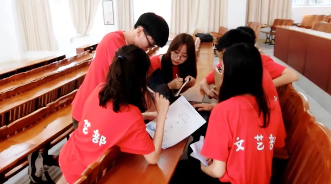 大学新生要不要进“学生会”，好处多还是坏处多，大四学姐告诉你