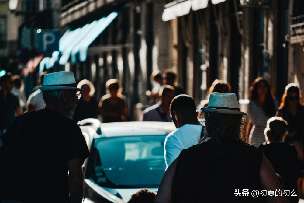 念念不忘的句子 | 心甘情愿这个词，真是又卑微又勇敢
