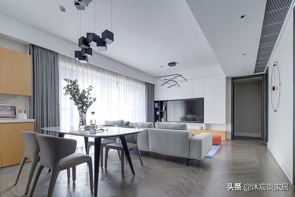 她的新家看着就舒服，全屋简洁明亮又大方，真想有一个同样的房子