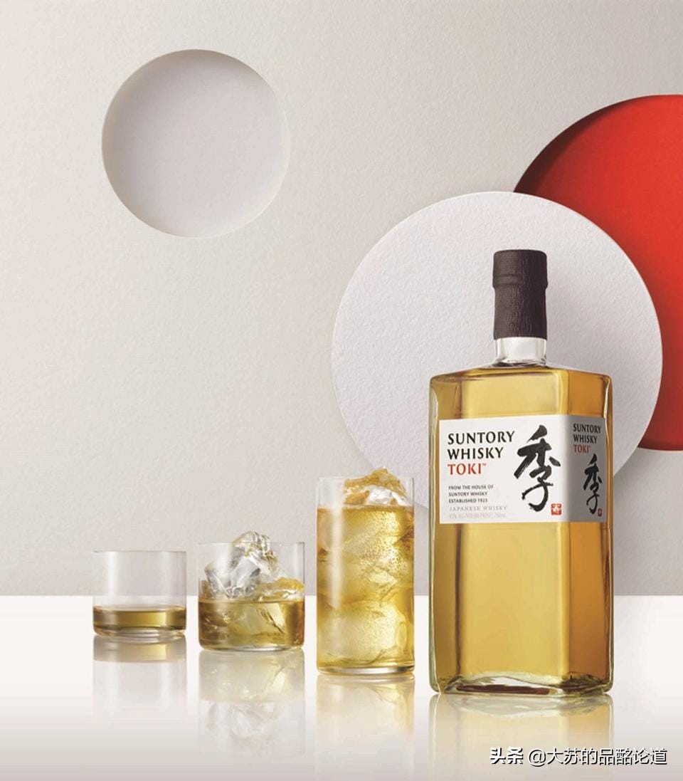 奧運會飲料有哪些</h2>

<p>　　這種遺憾，對于威士忌愛好者來說尤甚，因為日本還擁有全世界最好的威士忌之一。</p>

<p>　　只不過，這種遺憾可以在家觀看比賽電視直播時稍加彌補——邊看比賽邊喝日本威士忌。</p>

<p>　　如果你長時間盯著平板屏幕看，建議的日威飲品會是高球（Highball），這是日本的招牌威士忌雞尾酒，非常適飲，亦是日本文化的基石。高球由日本威士忌巨頭三得利（Suntory）率先推出。現在全日本（乃至全世界）的酒吧都能像提供生啤一樣方便地提供高球——只需擰開水龍頭即可。當然如果你只能呆在家，那么季（Toki）——三得利專為高球而推出的調和威士忌將是最佳的替代品。</p>

<p>　　<img alt=