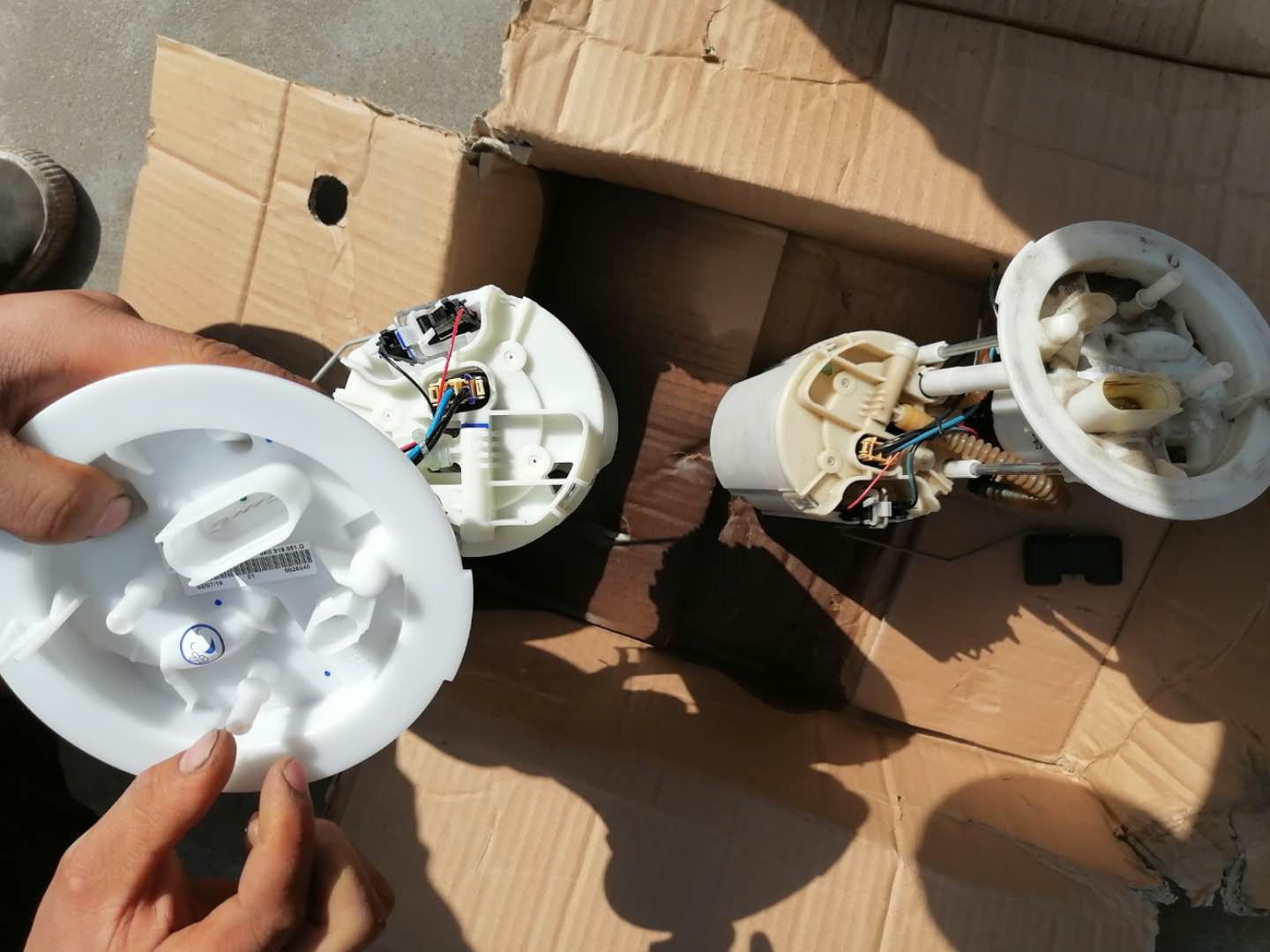 维修奥迪888发动机混合气过稀、油泵压力过低启动困难