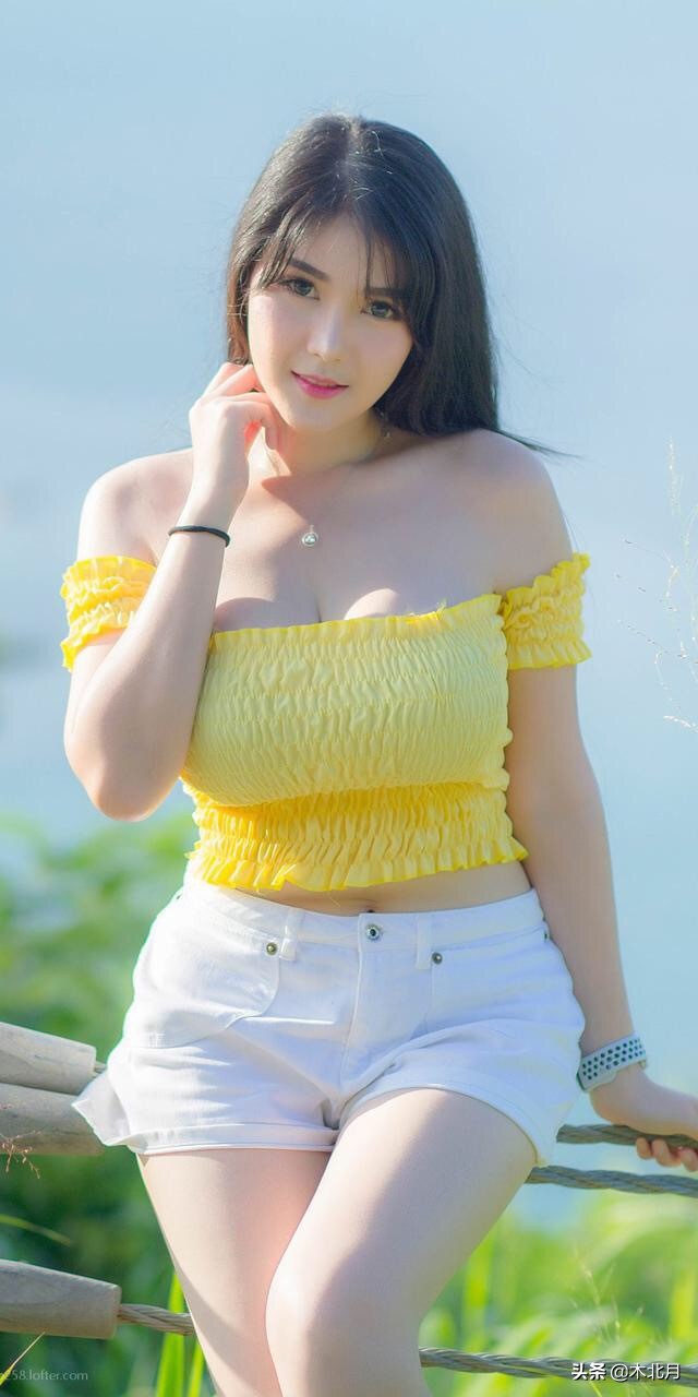 街拍，夏天“微胖丰满”女生穿搭，总有适合你的款