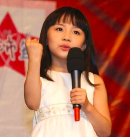 13岁只身远赴异国求学，出道33年不拼爹，她爹竟然是陈道明