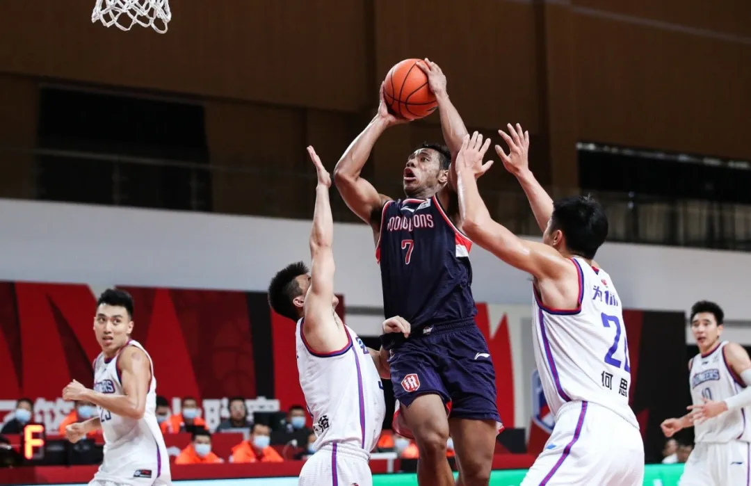 为什么祝铭震打不了nba(出场时间全队最高！祝铭震只用6场就坐稳首发！张宁：凭什么？)