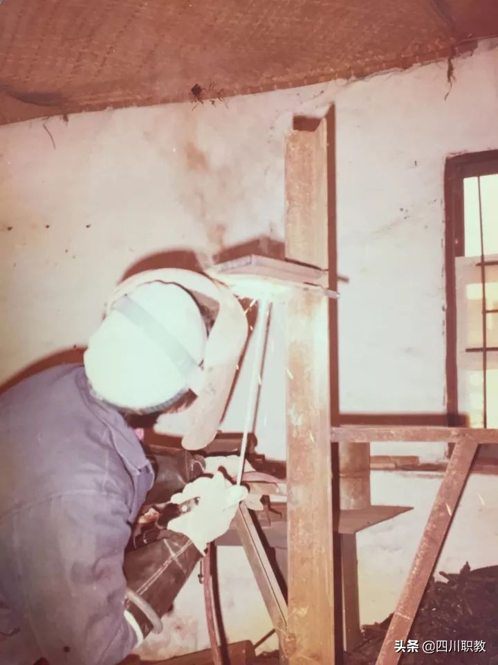 四川核工业技师学院建校四十年，铁娘子“绣花焊”赵金凤重回母校