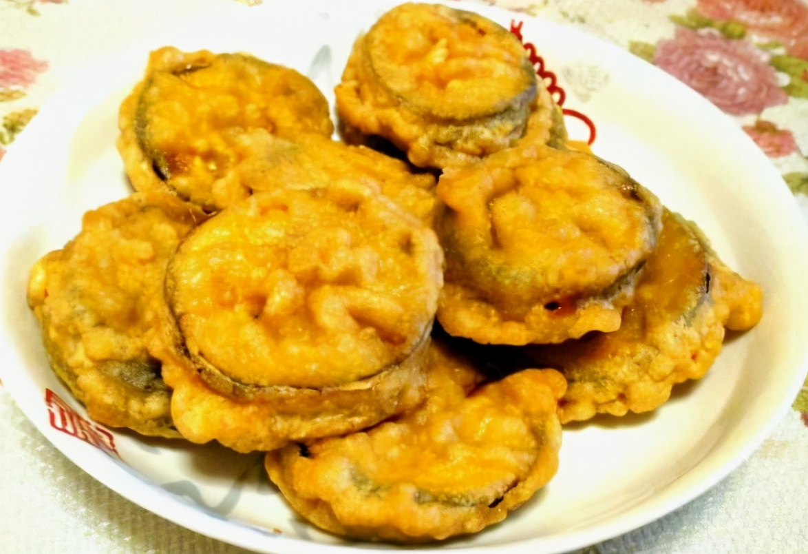 茄子盒都炸了,如果你做得太多,一部分留着下次轰炸用,其中一部分立即