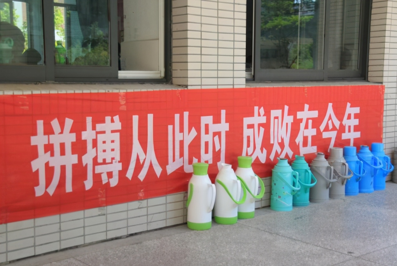 2021高考报考指南：想学“传媒”专业，上“二本学校”更有出路？