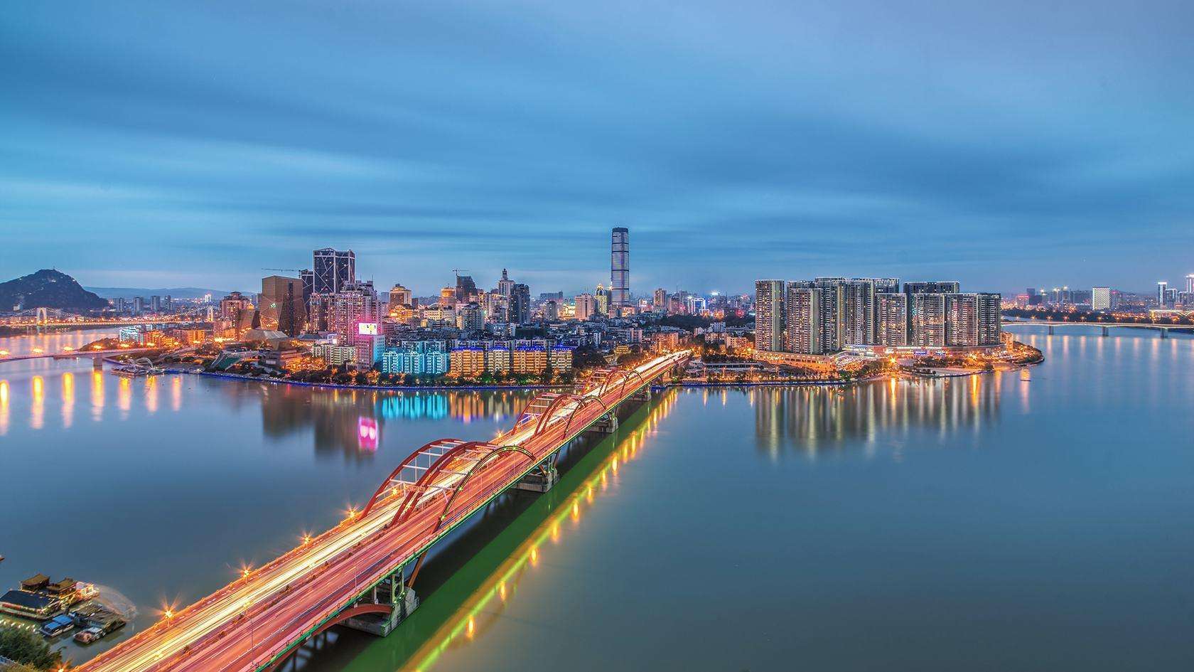 同样位于“聚宝盆”的鄂尔多斯和榆林,谁的综合实力更强?