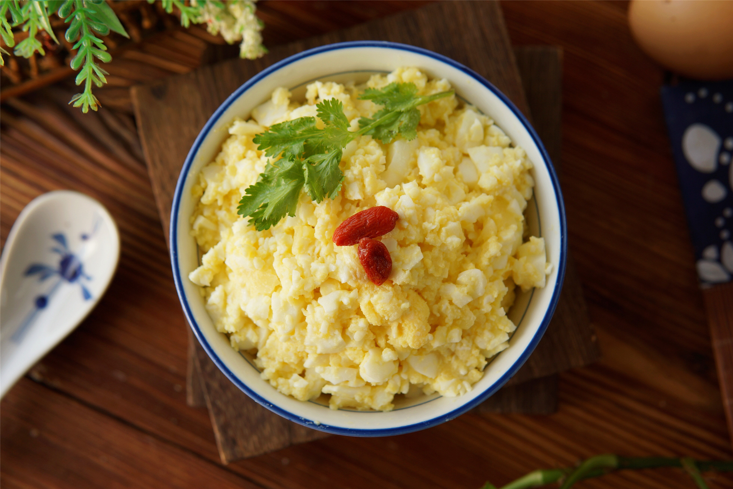 夏至到了,鸡蛋和大蒜是绝配,常吃抵御"苦夏",为入伏做好准备