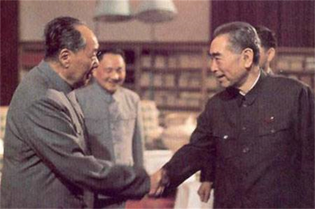 周恩来总理一生，为何四次痛哭？为父亲、为朋友、为人民