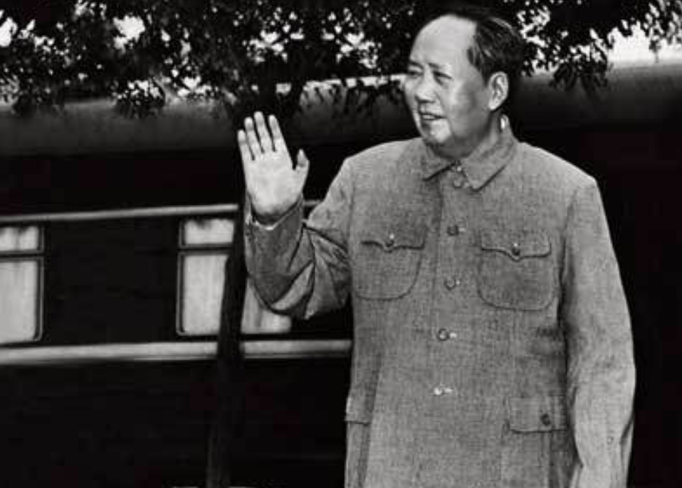 建国初期，毛主席得知竟有官员建二层别墅，怒吼道：拉出去枪毙了