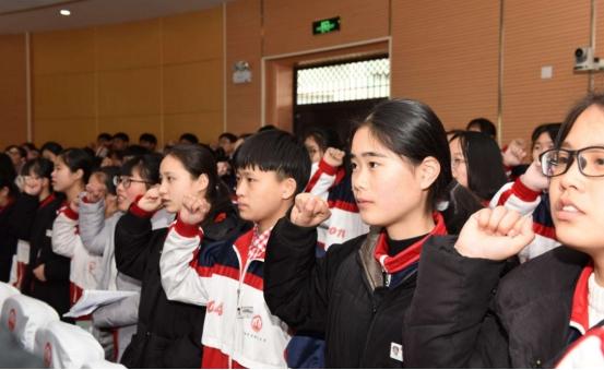 教师工资改革后，想拿到8000元以上的“退休金”？得满足三个条件