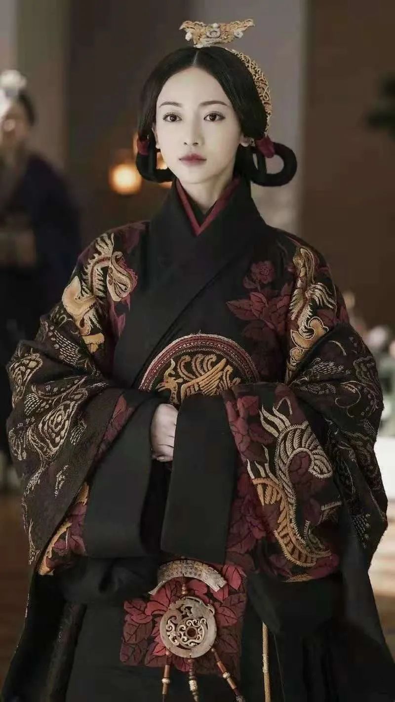 看完各朝婚服,突然就想要一场中式婚礼