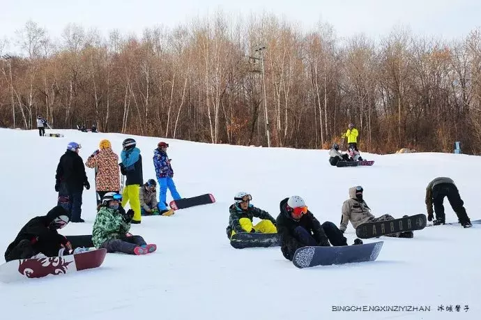 单板滑雪u型场地图(哈尔滨帽儿山高山滑雪场，滑雪发烧友驰骋的乐园)