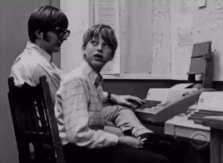 开直播撒700万、修厕所耗资上亿，美国版王思聪人设为啥还没崩？