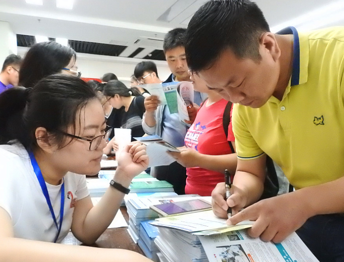 填报志愿后别傻傻等待了，想提前知道是否被录取，一招就可搞定