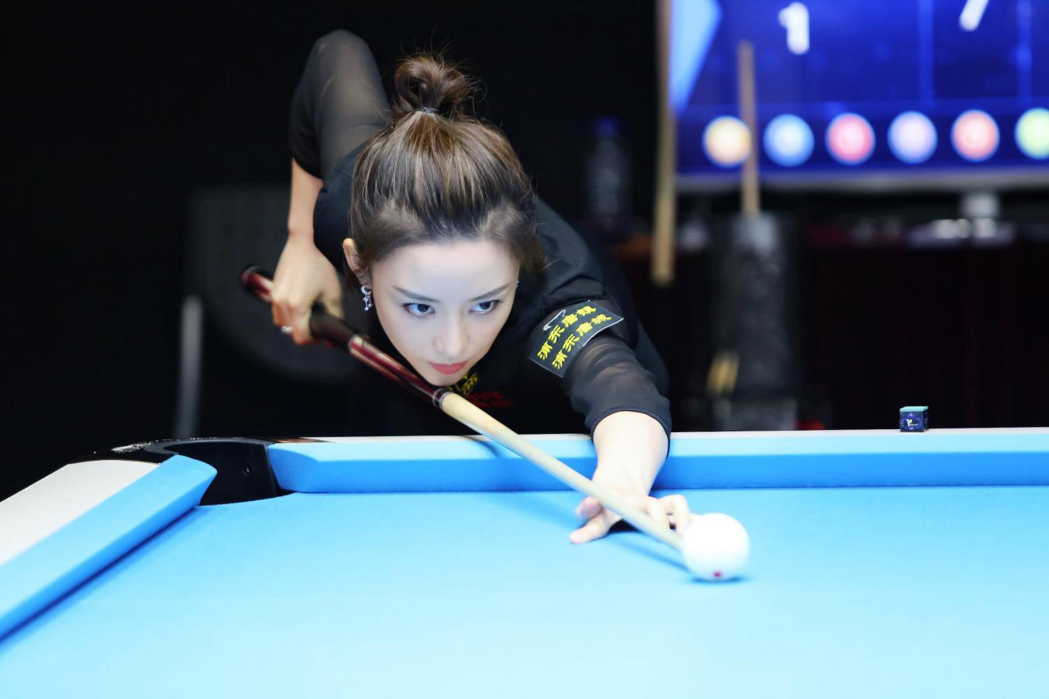 潘晓婷在台球界什么地位（潘晓婷：体坛女神潘晓婷，98年首冠，07年封后，十年打造天后之路）