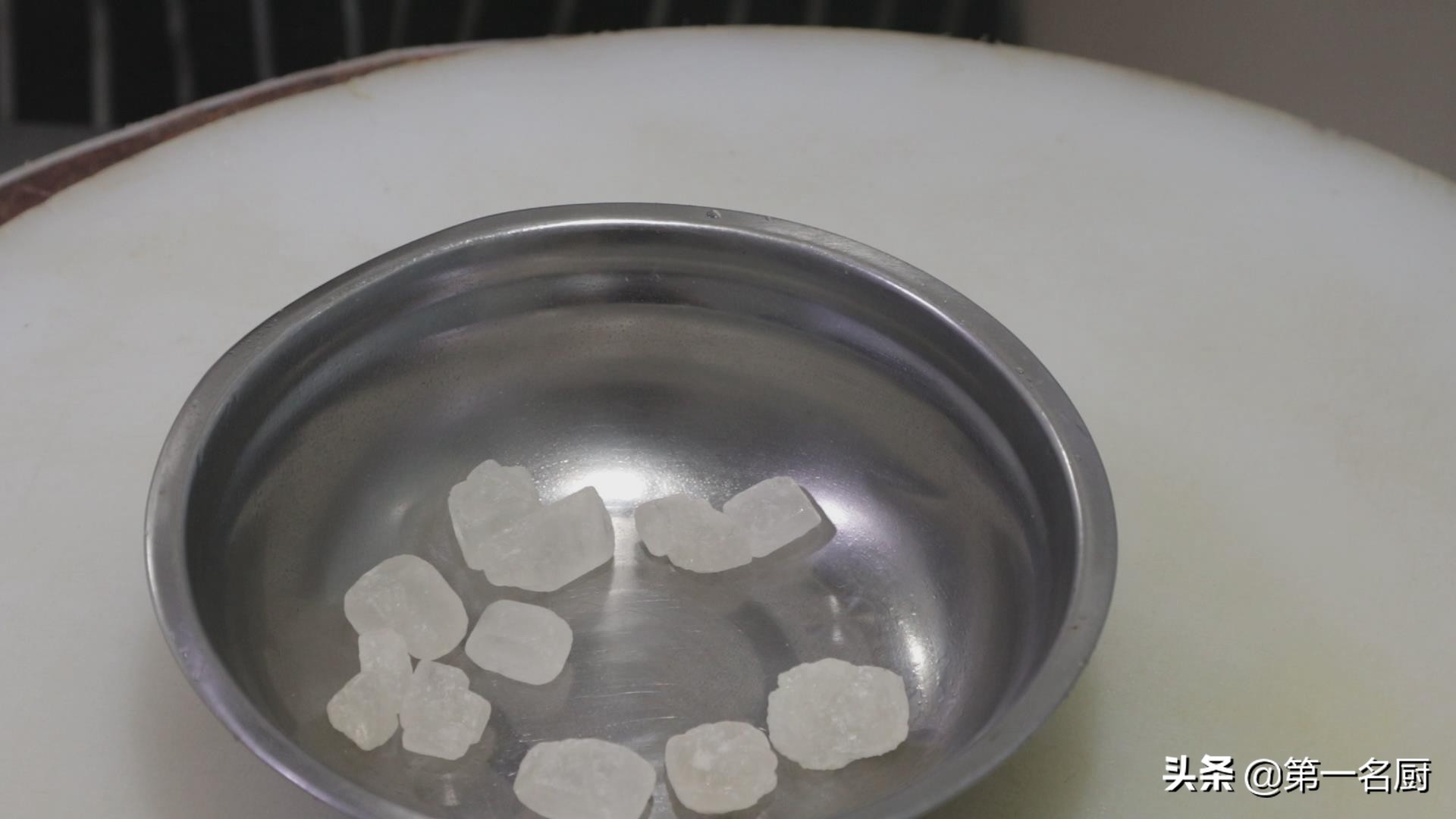 这才是冰糖炖雪梨的正确做法,酸甜可口吃不够,大人小孩都能喝
