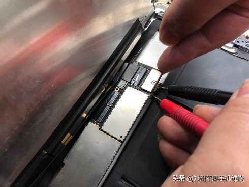 iPad4代不开机黑屏不显示维修