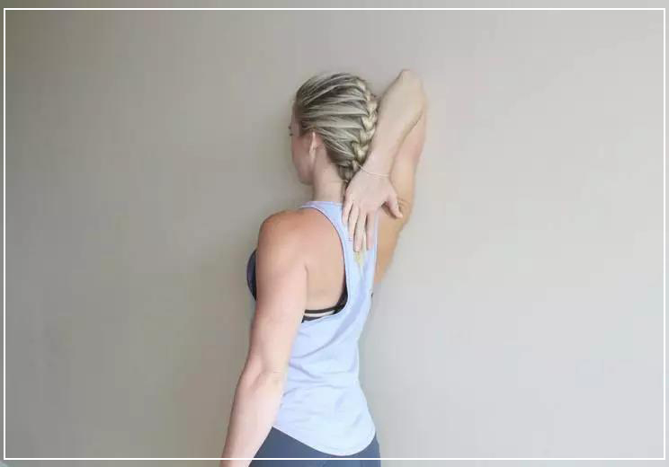 #零基础学瑜伽#  开肩小妙招①，改善你的含胸丑态