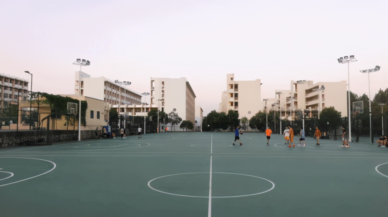 占地217.9万㎡！南京“最好吃大学”：八大食堂吃遍“网红美食”，校车还能免费坐！