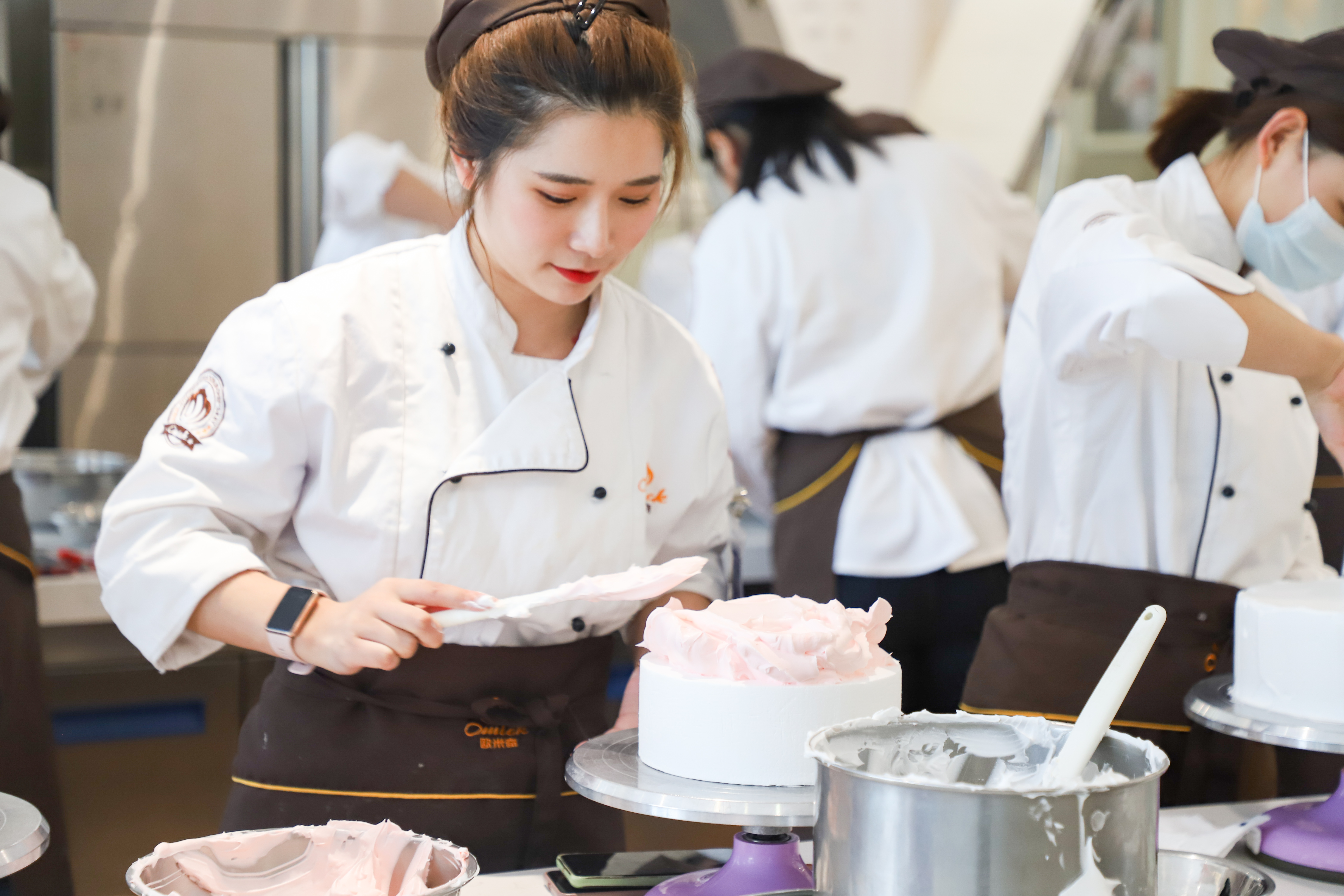 学蛋糕甜点适合在哪里学?