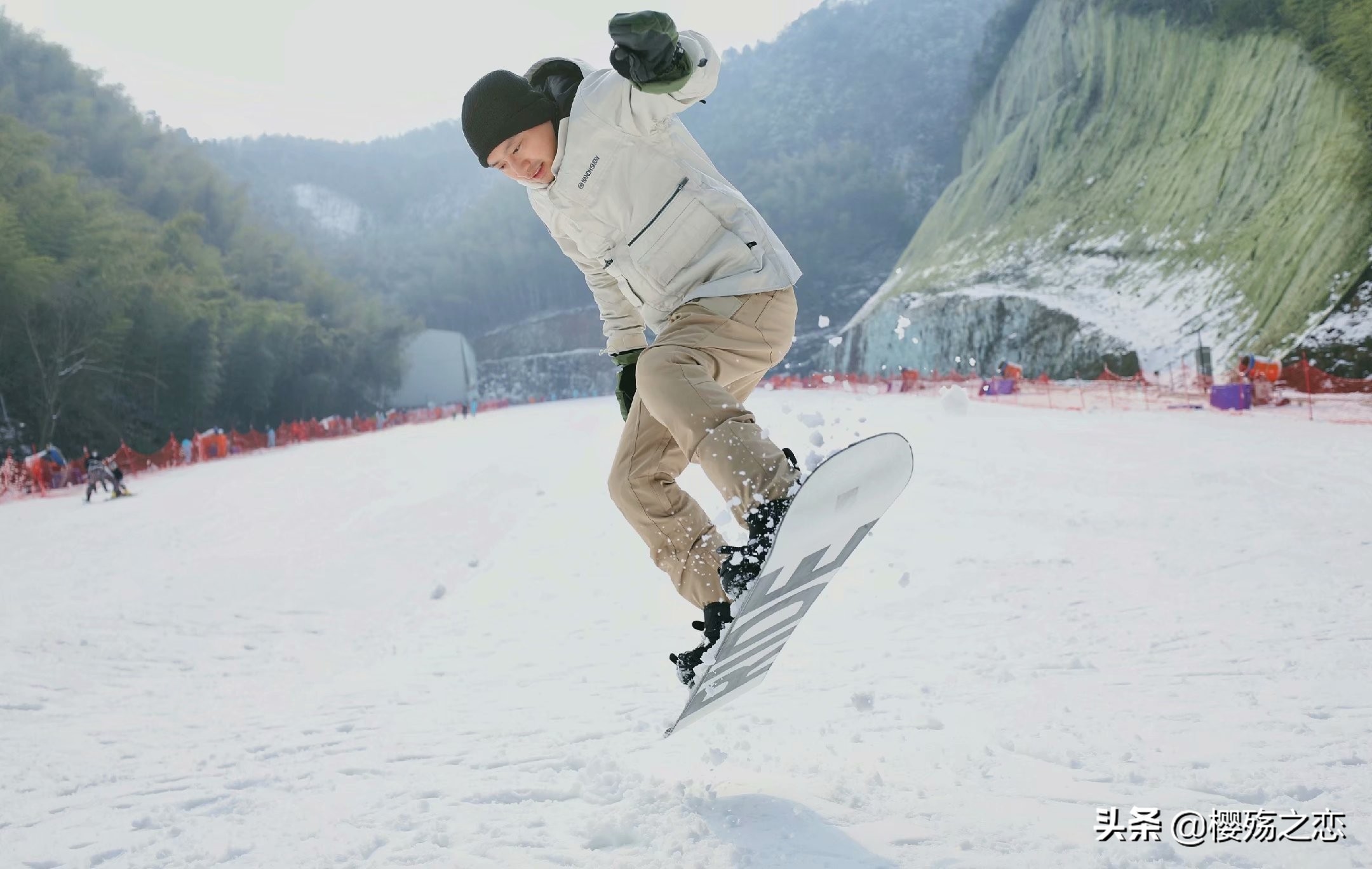 杭州哪里有滑雪场(杭州最大的室外滑雪场，打造沉浸式体验，不用去北方就能圆滑雪梦)