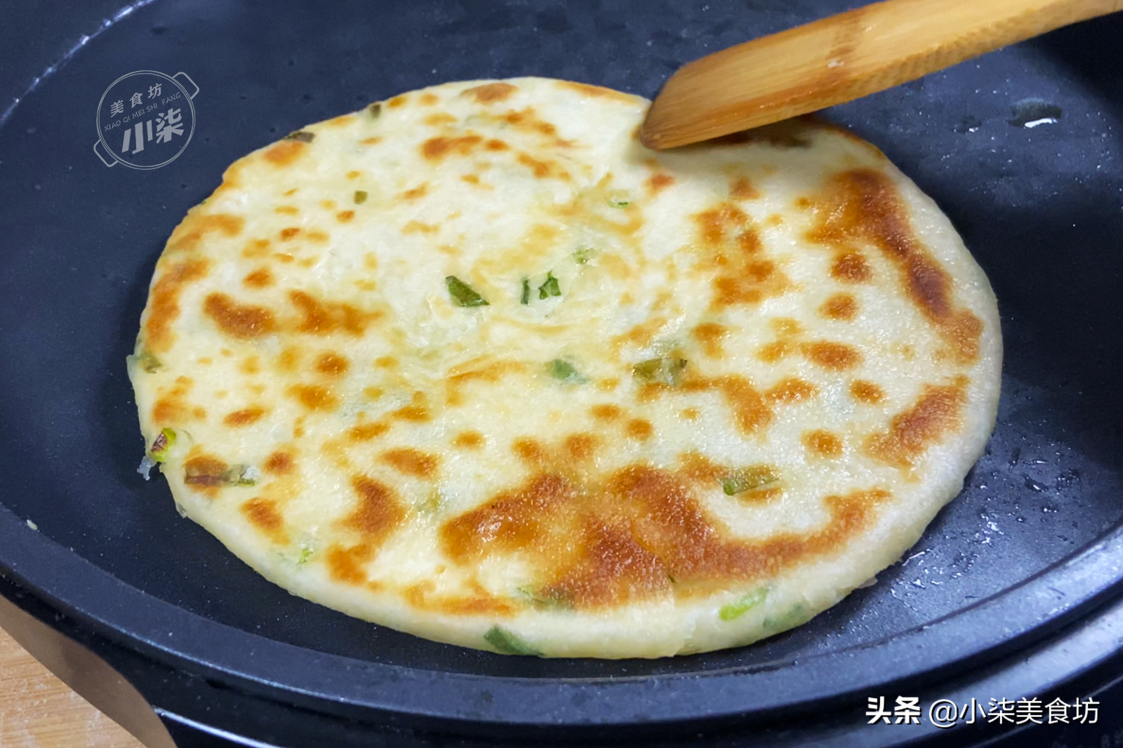 怎么做葱油饼（这样做葱油饼柔软劲道多层）