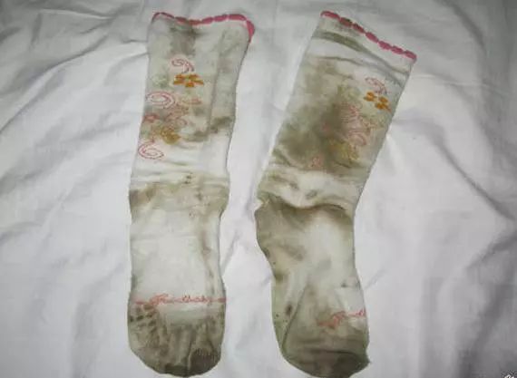 穿着也会不舒服,那么有什么方法可以让洗出来的袜子洁白如新,还不发黄