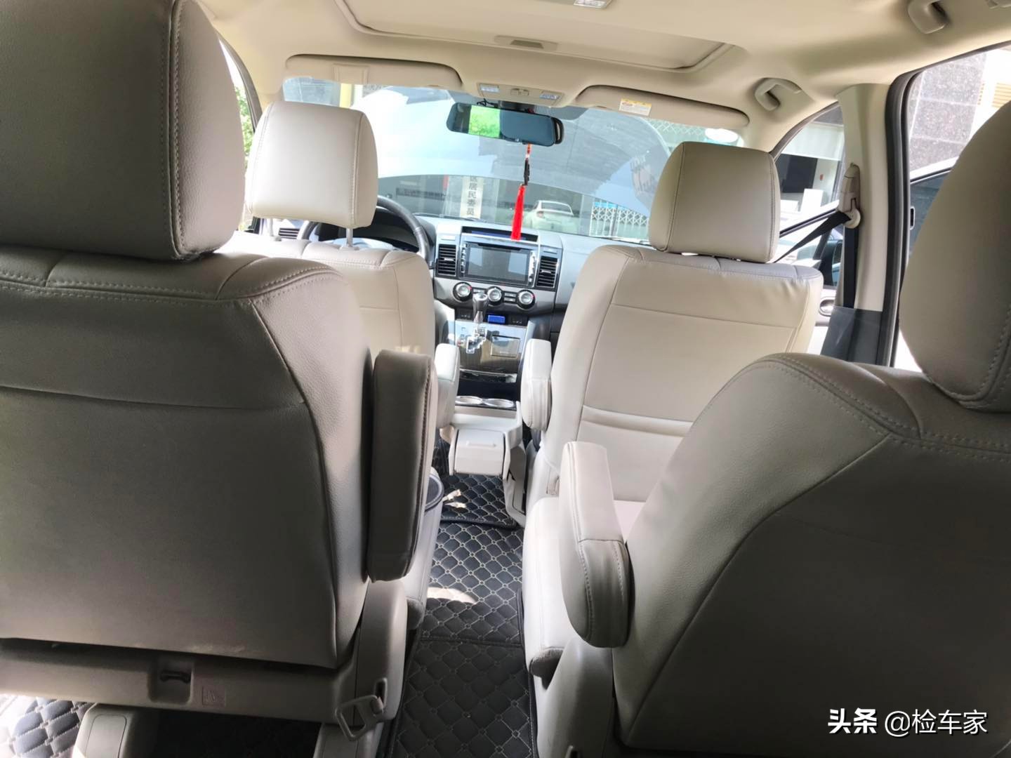 12万买台电动门的马自达8值不值？朋友：这车比奥德赛空间还大