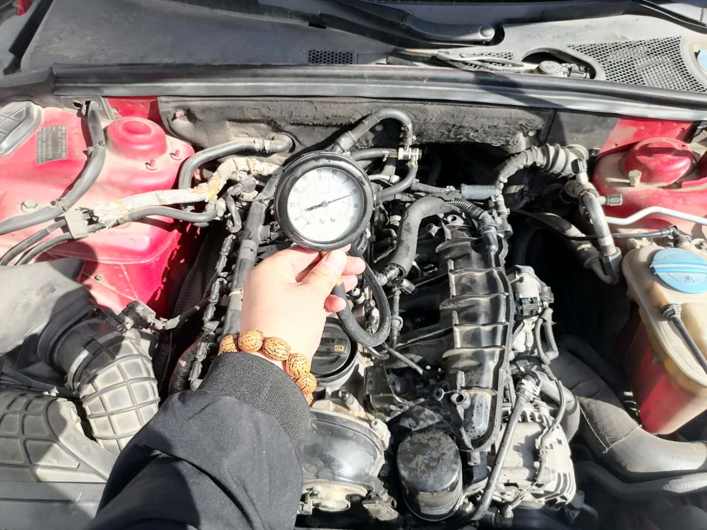 维修奥迪888发动机混合气过稀、油泵压力过低启动困难