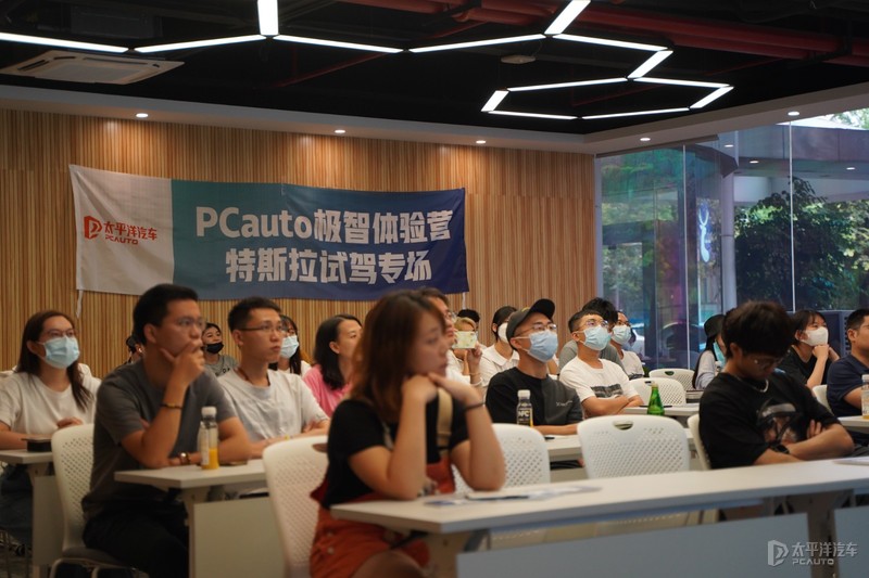 y-3是时尚品牌，而特斯拉是新能源汽车，两者不是一个领域的。特斯拉好在电动车技术、自动驾驶等。