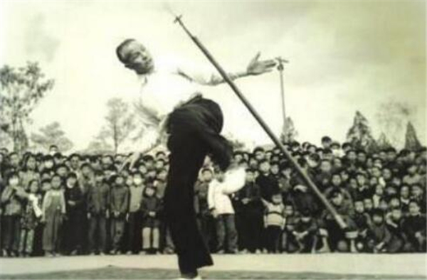 晚清十大武术高手：黄飞鸿排不到第一，飞贼“燕子李三”赫然在列