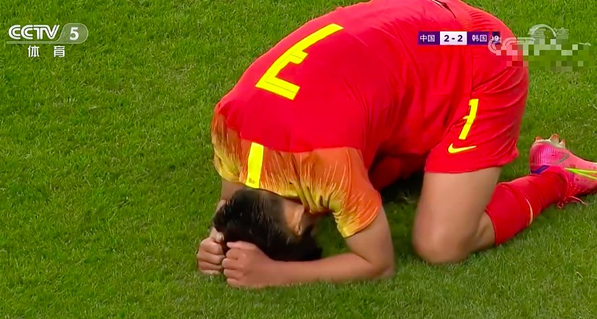 王霜女足世界杯痛哭(加时绝杀！王霜跪地痛哭，贾秀全吴海燕哽咽，韩国球星泣不成声)