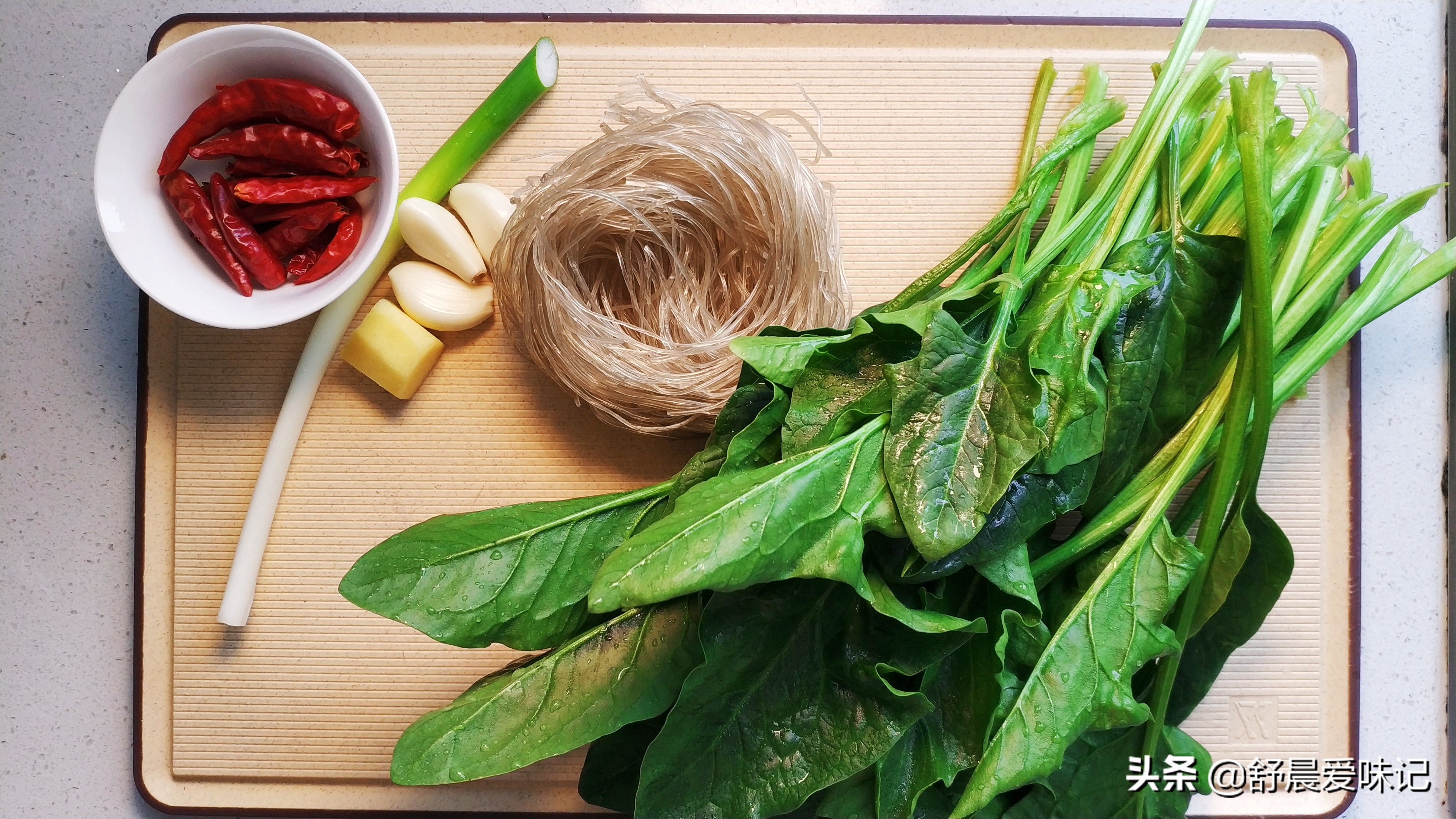 菠菜粉条的做法（教你做菠菜炒粉条地道家常做法）