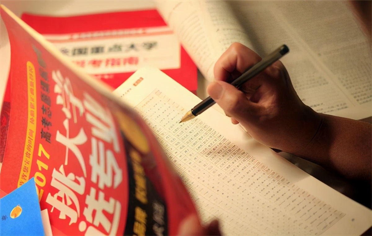 家里没有电脑，高考填报志愿怎么办？不用去网吧在家就能操作