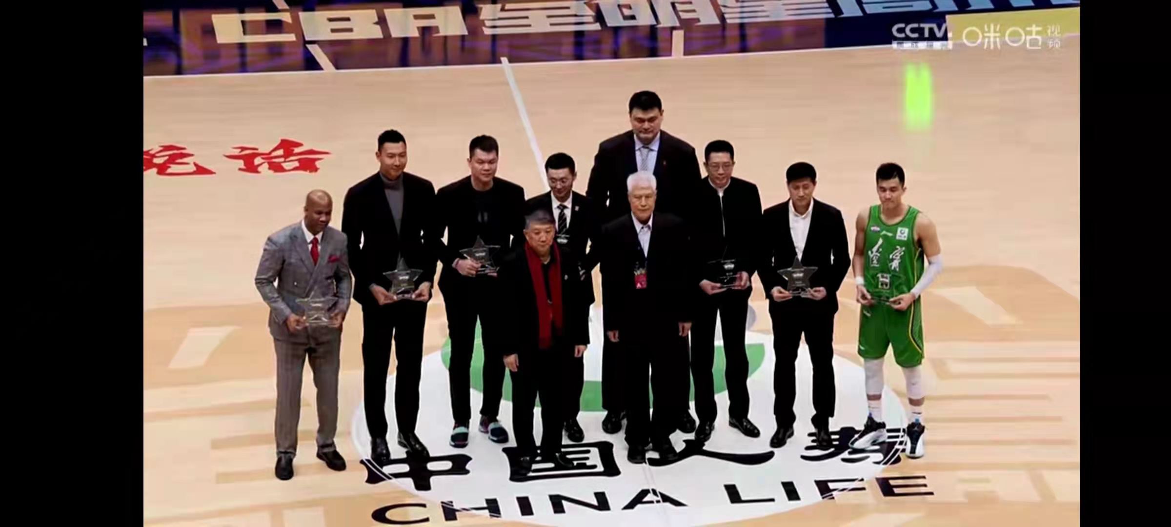 cba全明星哪个队赢(全明星落幕！南区战胜北区，吴前MVP、张镇麟获得扣篮冠军)