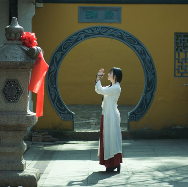 佛教：女性去寺庙拜佛烧香，是有5大“禁忌”的，不懂得要注意了