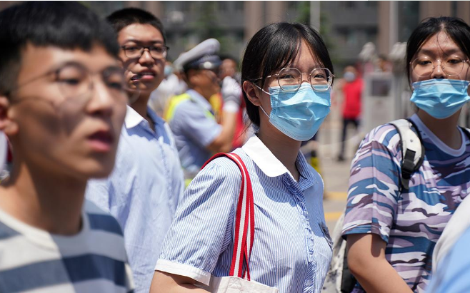 中、高考当天，家长有必要全天陪考吗？机智的家长选择这样做