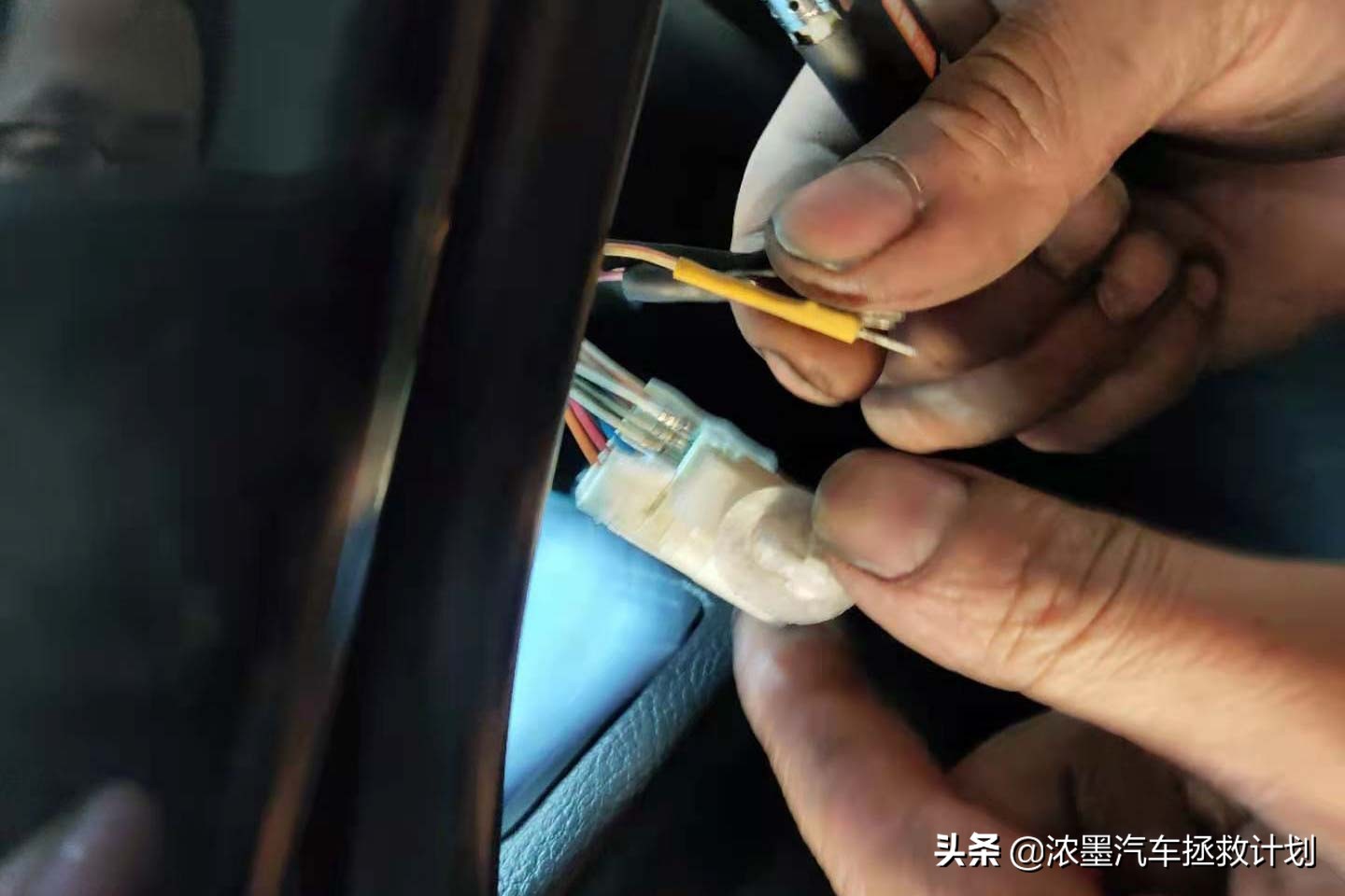 「璀璨明珠」修复整备一台破烂不堪的丰田皇冠，重新焕发盎然生机