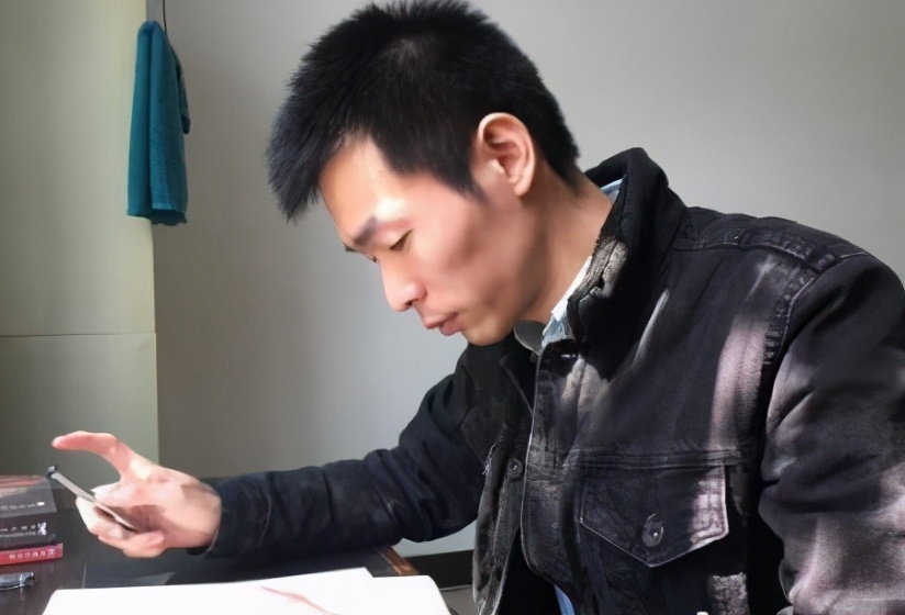 秦玥飞：放弃百万高薪回国当村官，月薪一千没房没车，这是失败吗