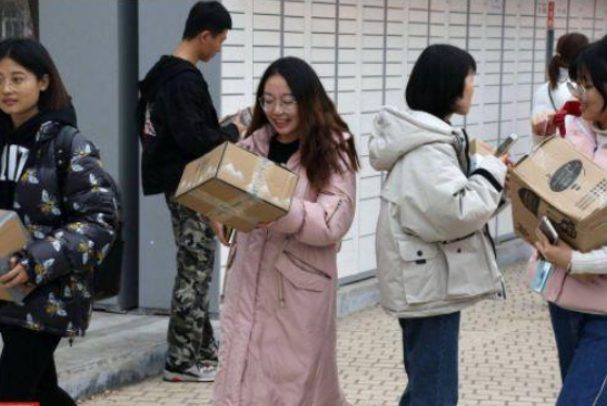 2021年大学生“生活费”等级表出炉，贫富差距大，1000元啥水平？