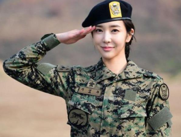 2021当兵有新政策，专科生参军后将免试读本科，学生需要把握机会