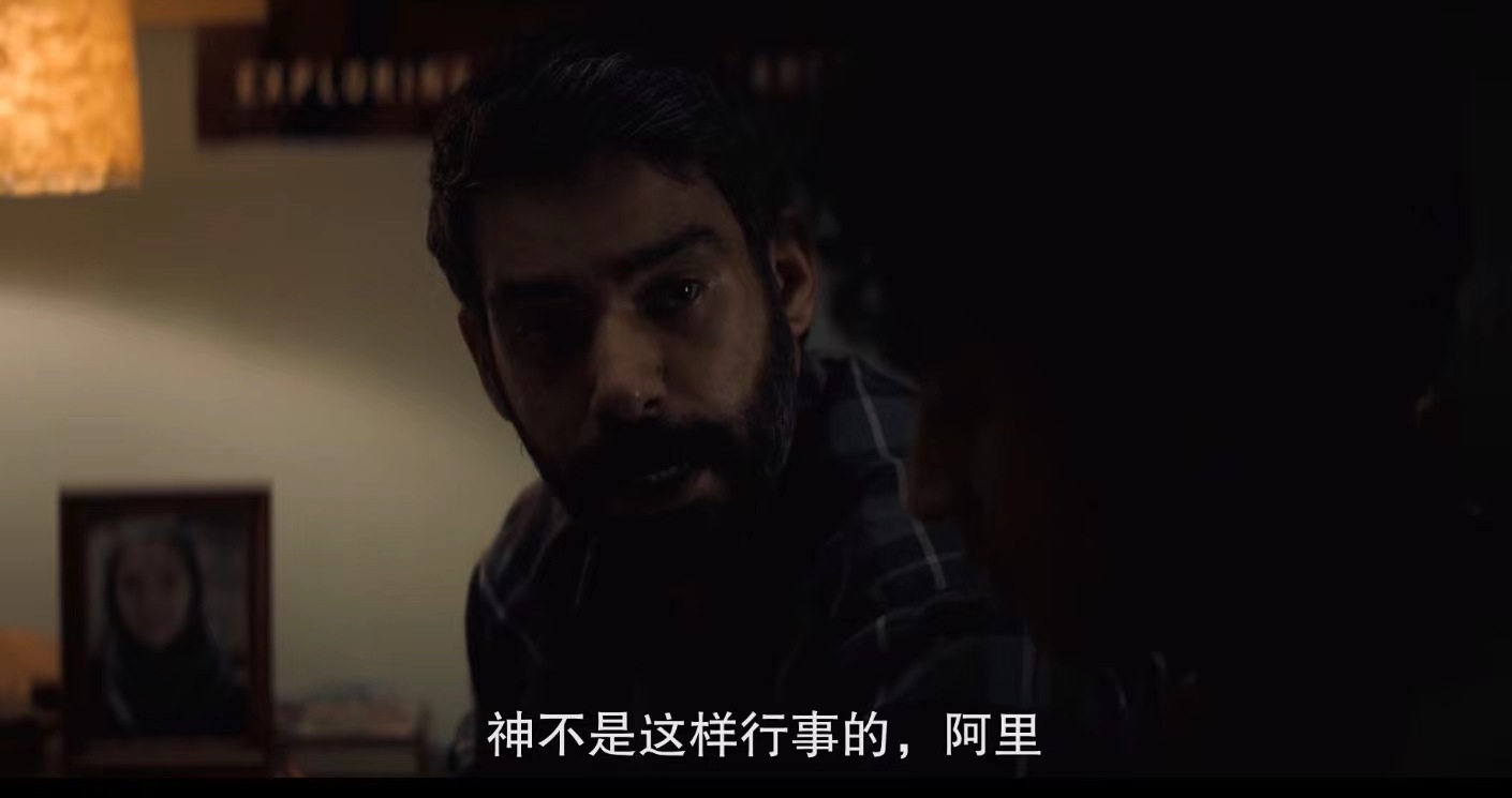 由《鬼的侵入》导演打造的，依然渗透到骨髓中的恐怖作品