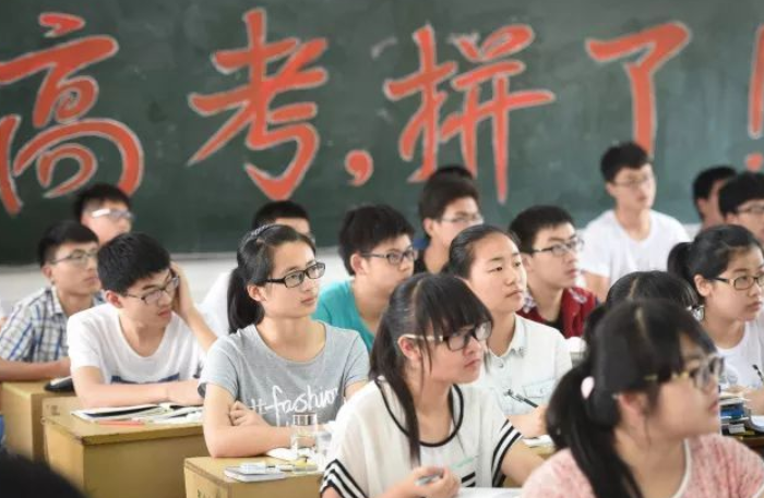 大学专业里，适合女生报考的有哪些？选对了或许就是人生赢家