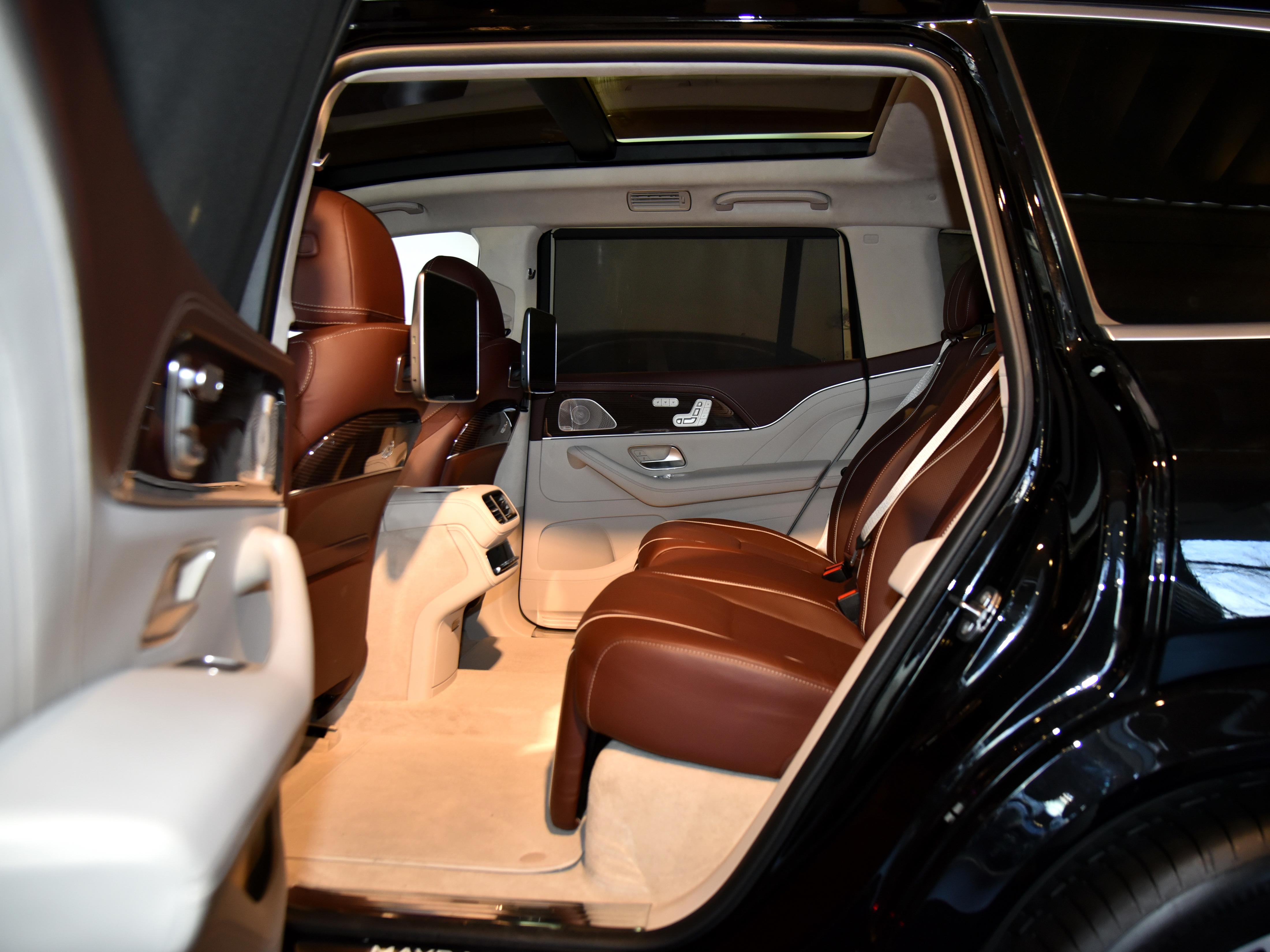 进口旗舰大型SUV，后排按摩，纯“大奔”，带你看奔驰迈巴赫GLS级