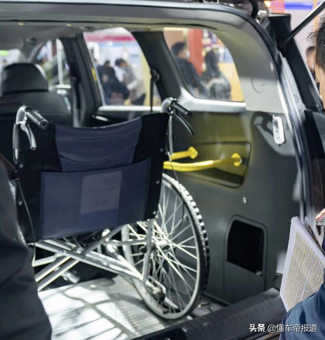 新车 </p><p>　　 行动不便人群的出行“专车”，大通两款福祉车正式发布